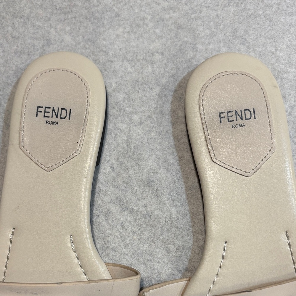Fendi Women's Cream Slide Sandals Type Size 35 - Picture 4 of 5